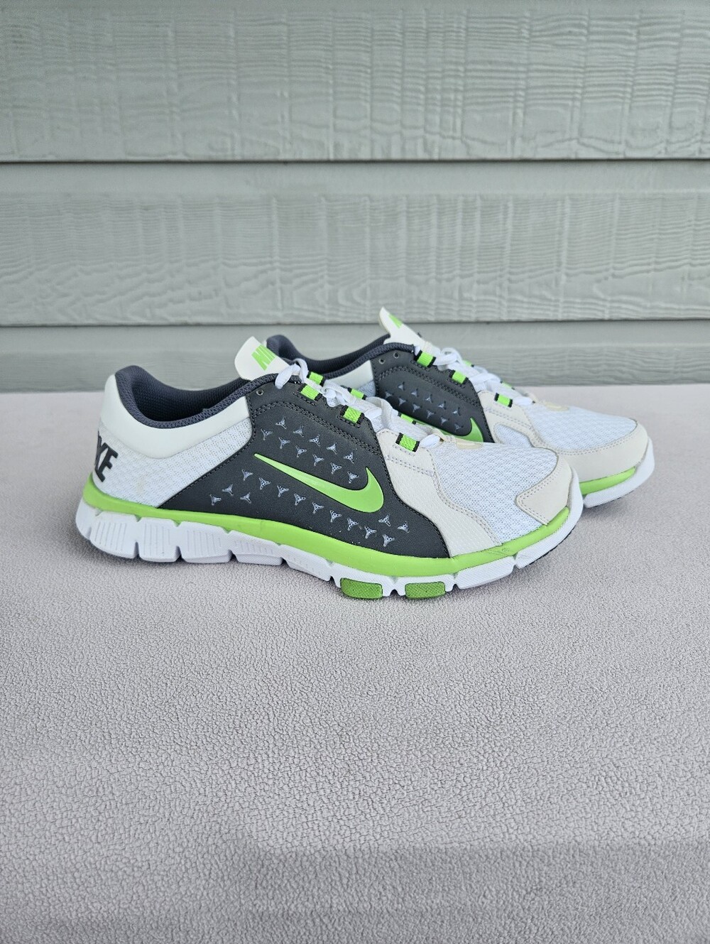 Nike Flex Supreme TR Athletic Sneaker Men SZ 9.5 White Grey Green 525730-100